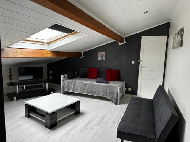 Appartement mansardé et climatisé 50 m2 Pompignan  Esterno foto