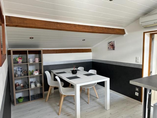 Appartement mansardé et climatisé 50 m2 Pompignan  Esterno foto